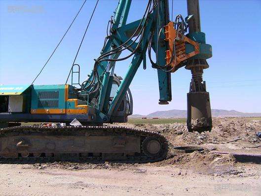 新疆旋挖鉆機(jī)租賃高速公路工程施工案例.jpg 新疆旋挖鉆機(jī)租賃高速公路工程施工案例.jpg