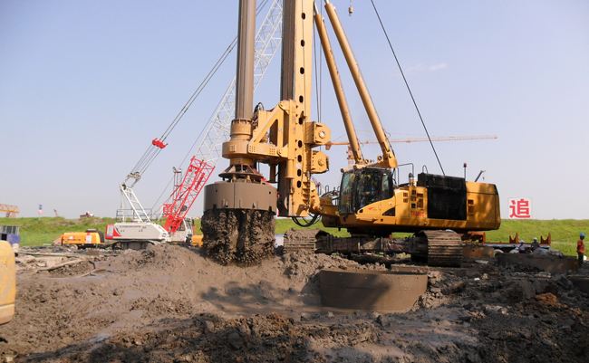 淤泥層旋挖鉆機(jī).jpg 淤泥層旋挖鉆機(jī).jpg