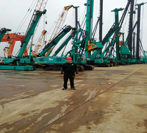 旋挖鉆機操作機手.jpg 旋挖鉆機操作機手.jpg