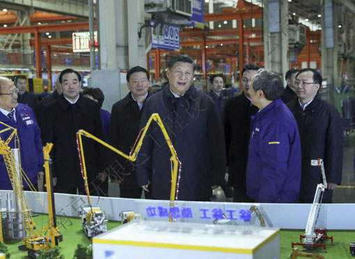 習近平走近工程機械.jpg 習近平走近工程機械.jpg