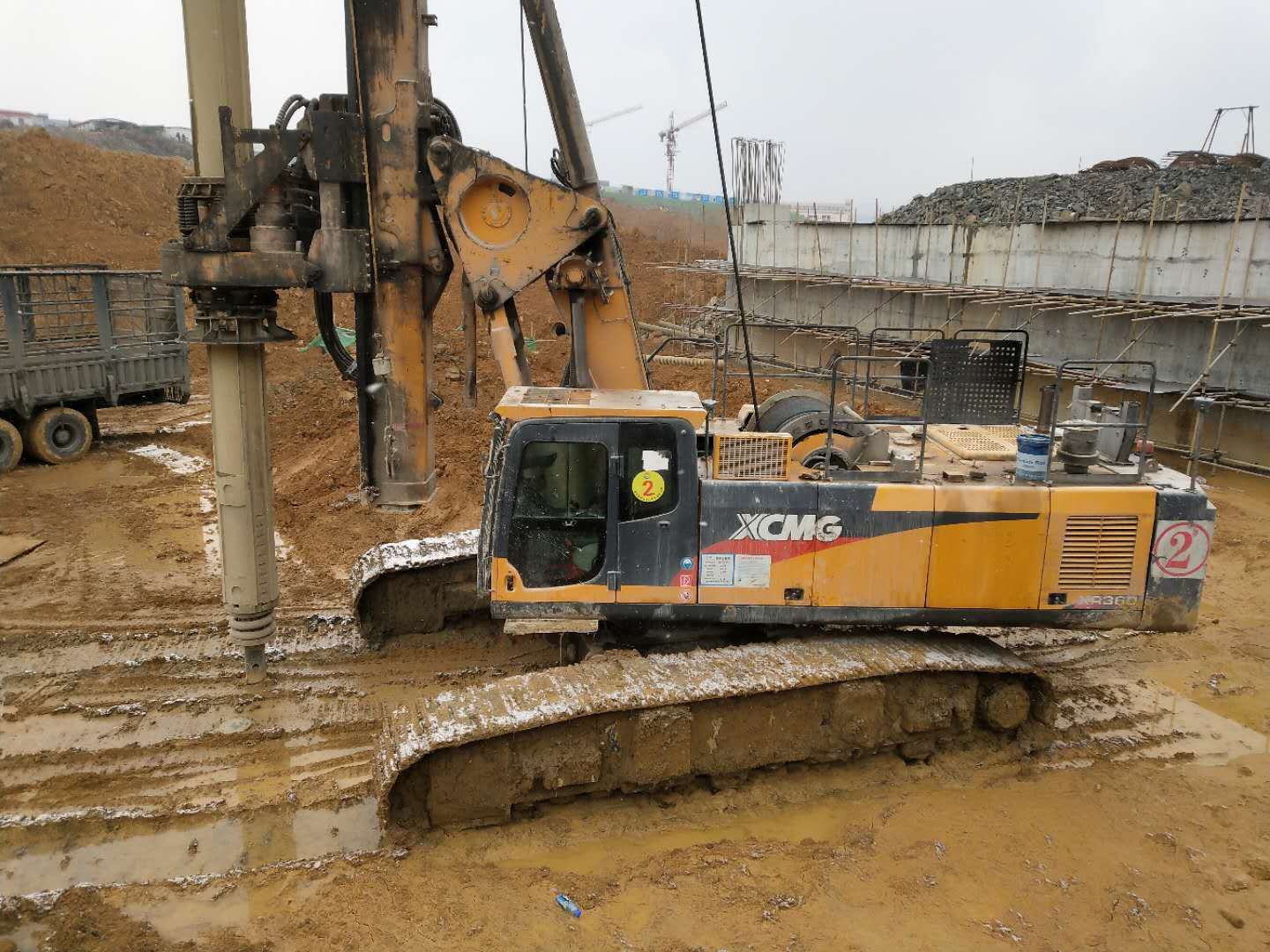 貴州畢節(jié)橋梁樁.jpg 貴州畢節(jié)橋梁樁.jpg