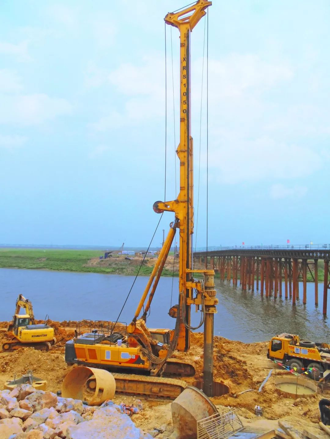 徐工XRS1050旋挖鉆在武漢四環(huán)高架施工.png 徐工XRS1050旋挖鉆在武漢四環(huán)高架施工.png