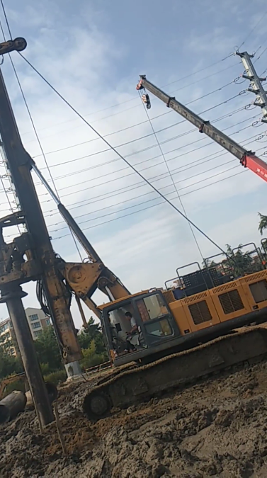 山東威海房建樁280旋挖鉆機(jī)施工現(xiàn)場圖.png 山東威海房建樁280旋挖鉆機(jī)施工現(xiàn)場圖.png