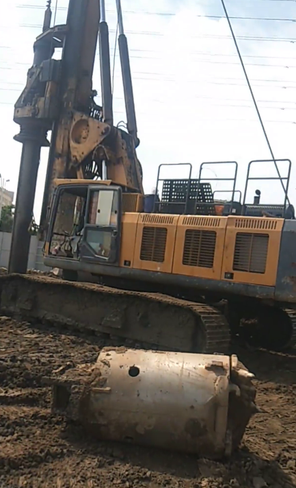 山東威海房建樁280旋挖鉆機(jī)施工現(xiàn)場圖片.png 山東威海房建樁280旋挖鉆機(jī)施工現(xiàn)場圖片.png