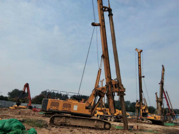 無(wú)限達(dá)360旋挖機(jī)京雄高鐵樁基施工案例.jpg 無(wú)限達(dá)360旋挖機(jī)京雄高鐵樁基施工案例.jpg