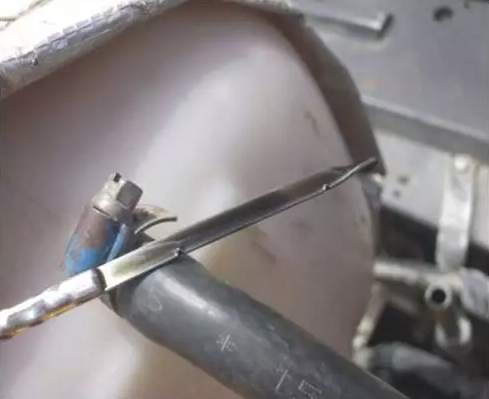 檢查機(jī)油油位.png 檢查機(jī)油油位.png