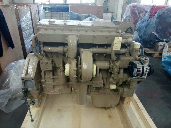 旋挖機(jī)發(fā)動機(jī).jpg 旋挖機(jī)發(fā)動機(jī).jpg