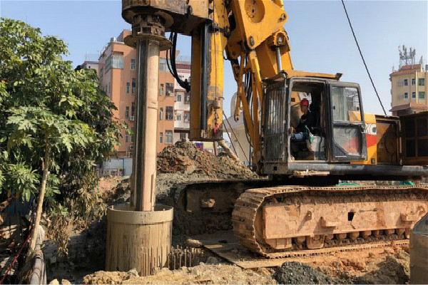 多種型號(hào)旋挖鉆機(jī)圖片.jpg 多種型號(hào)旋挖鉆機(jī)圖片.jpg