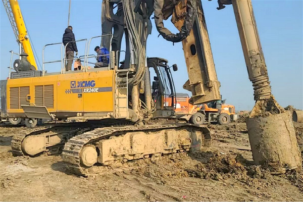 寒冷地區(qū)旋挖鉆機(jī)施工注意事項(xiàng).jpg 寒冷地區(qū)旋挖鉆機(jī)施工注意事項(xiàng).jpg