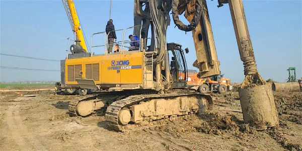 冬季旋挖鉆冷機(jī)啟動(dòng)注意事項(xiàng).jpg 冬季旋挖鉆冷機(jī)啟動(dòng)注意事項(xiàng).jpg