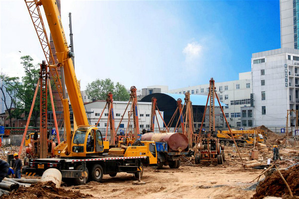 沖擊鉆機(jī).jpg 沖擊鉆機(jī).jpg