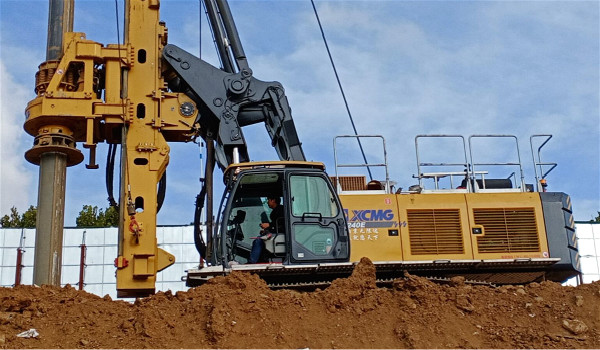 降低大旋挖鉆機(jī)發(fā)動(dòng)機(jī)噪聲的方法.jpg 降低大旋挖鉆機(jī)發(fā)動(dòng)機(jī)噪聲的方法.jpg