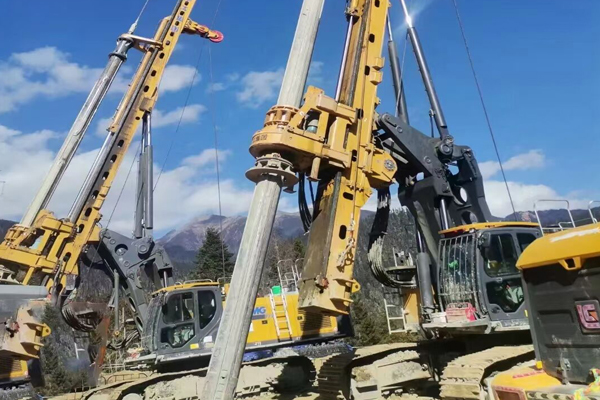 大噸位旋挖鉆機活躍在各大工地.jpg 大噸位旋挖鉆機活躍在各大工地.jpg