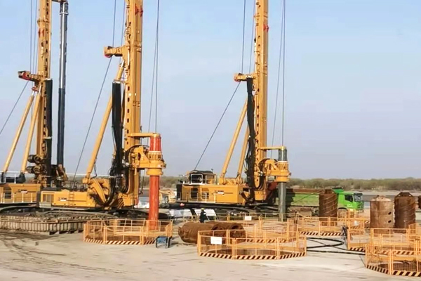 徐工大噸位旋挖鉆機活躍在各大工地.jpg 徐工大噸位旋挖鉆機活躍在各大工地.jpg