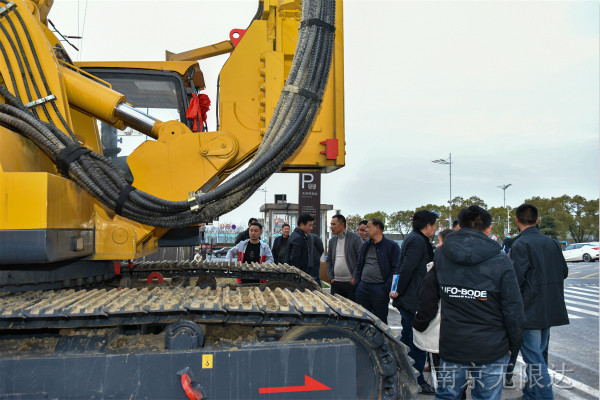 大中小型旋挖鉆機(jī)出租網(wǎng)之五大優(yōu)勢(shì).jpg 大中小型旋挖鉆機(jī)出租網(wǎng)之五大優(yōu)勢(shì).jpg