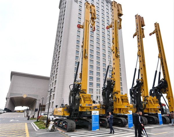 旋挖鉆機(jī)融資租賃和經(jīng)營(yíng)租賃的區(qū)別.jpg 旋挖鉆機(jī)融資租賃和經(jīng)營(yíng)租賃的區(qū)別.jpg