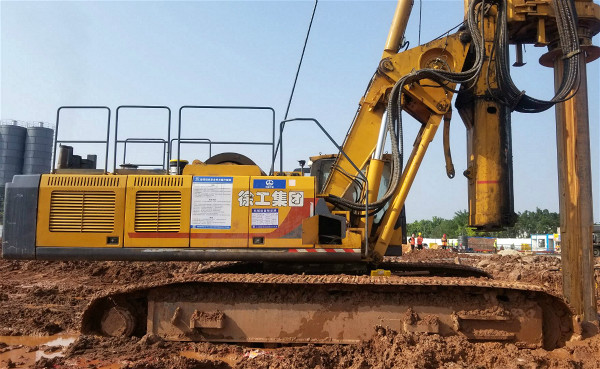 獻(xiàn)力城市交通建設(shè)，徐工280旋挖鉆機(jī)施工紀(jì)實(shí).jpg