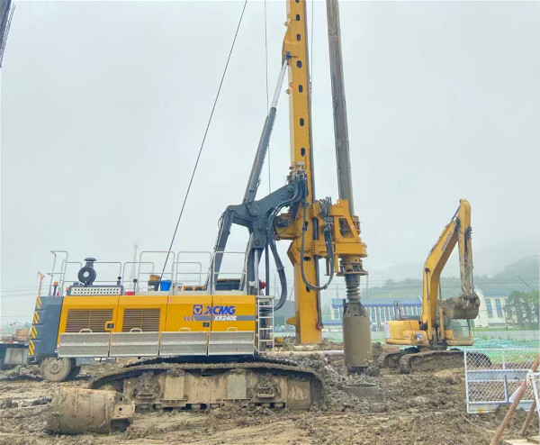 關(guān)于國產(chǎn)旋挖鉆機(jī)的技術(shù)特點(diǎn).jpg 關(guān)于國產(chǎn)旋挖鉆機(jī)的技術(shù)特點(diǎn).jpg