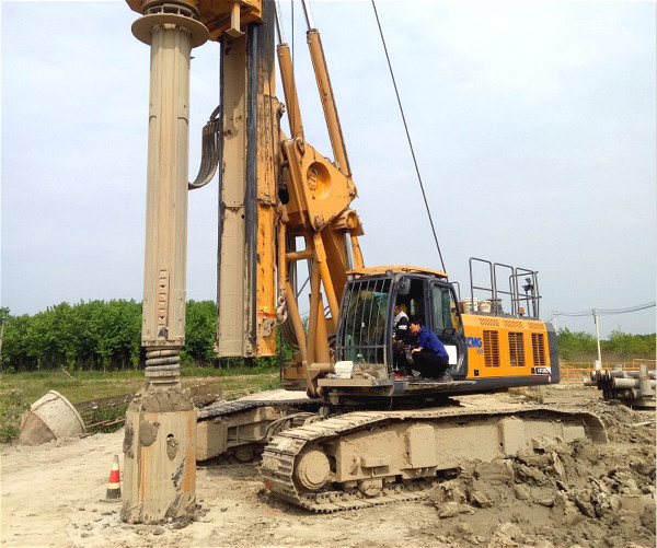 旋挖鉆機(jī)會(huì)是青島至京滬高速鐵路樁基施工的主要機(jī)型.jpg 旋挖鉆機(jī)會(huì)是青島至京滬高速鐵路樁基施工的主要機(jī)型.jpg