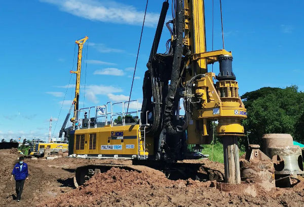 中小型旋挖鉆機在房建樁施工一線.jpg 中小型旋挖鉆機在房建樁施工一線.jpg