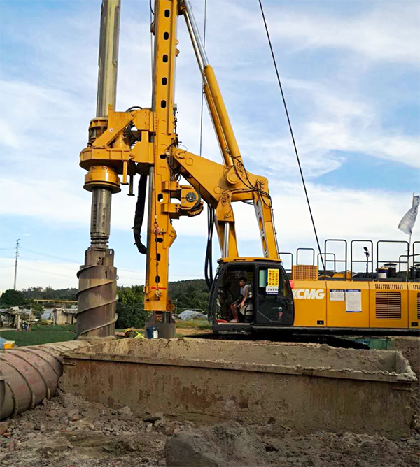 旋挖鉆機(jī)機(jī)手這樣操作專(zhuān)業(yè)又安全.jpg 旋挖鉆機(jī)機(jī)手這樣操作專(zhuān)業(yè)又安全.jpg