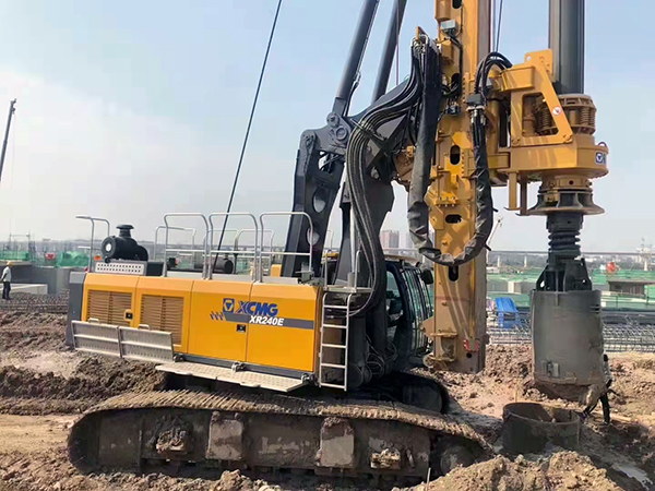 徐工XR240E旋挖鉆機主要參數(shù)介紹.jpg 徐工XR240E旋挖鉆機主要參數(shù)介紹.jpg