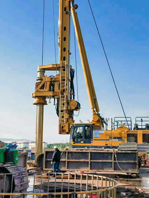 550D型號旋挖鉆機(jī).jpg 550D型號旋挖鉆機(jī).jpg
