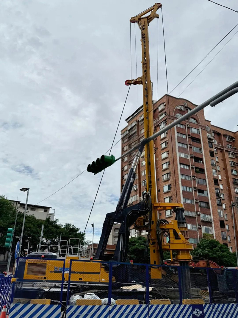 徐工XR400E-(2).jpg 徐工XR400E-(2).jpg